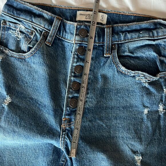 Abercrombie & Fitch Mom Highrise Jeans | 27 / 4s - Picture 8 of 9